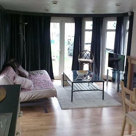 Luxe-stacaravan Op Bekende Visserscamping